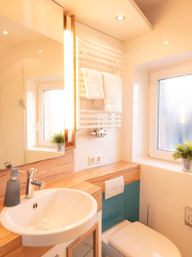 Bathroom 2, Miramar, Pinneberg