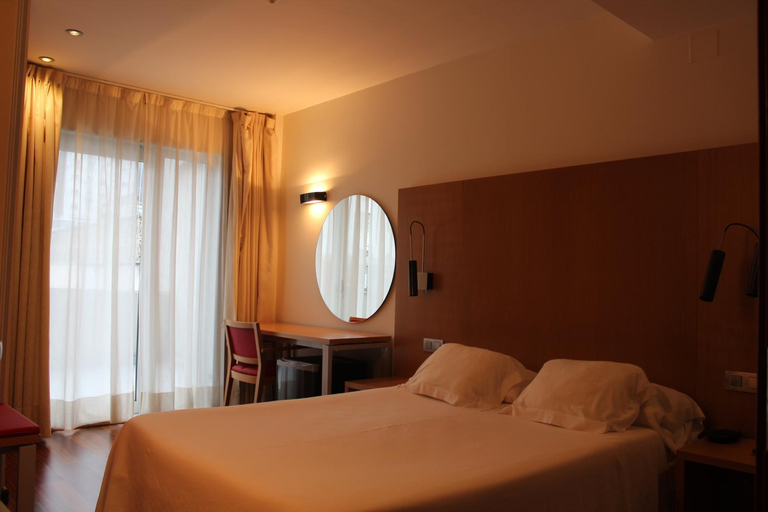 Others 5, Hotel Ril, Lugo