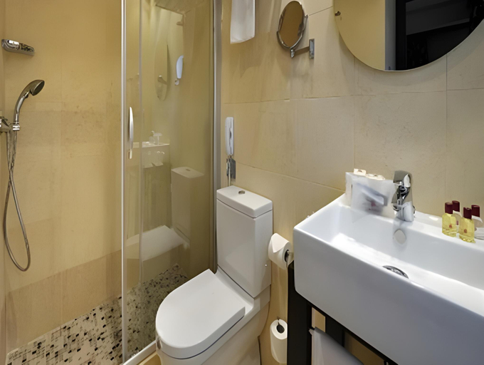 Bathroom 5, Salles Hotel Aeroport de Girona, Girona