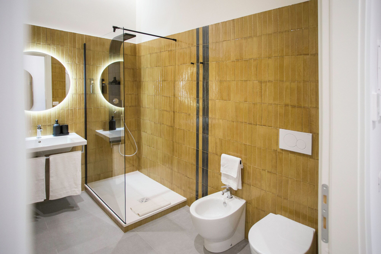 Bathroom 5, Re di Roma Luxury Suites, Rome