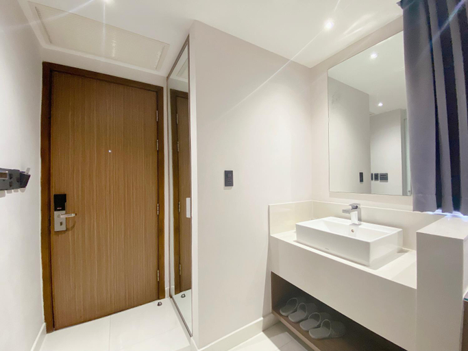 Bathroom 16