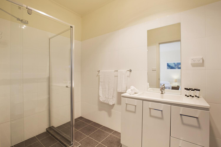 Bathroom 13