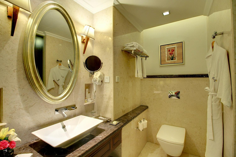 Bathroom 18