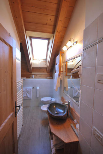 Bathroom 2, Agriturismo Maso Corradini, Trento