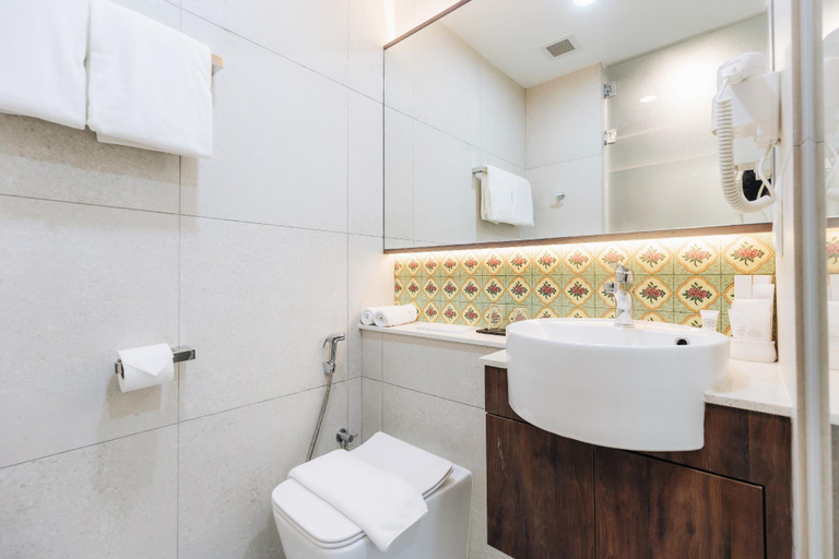 Bathroom 27