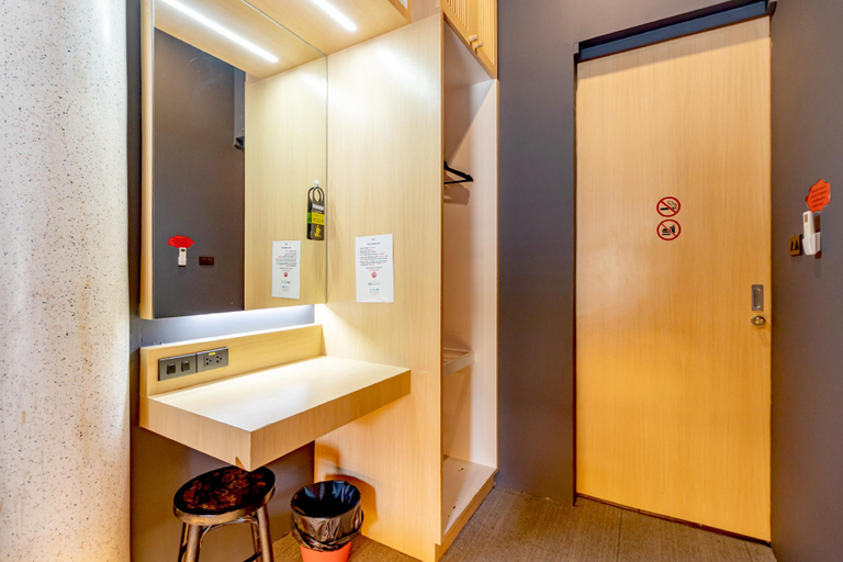 Bathroom 18