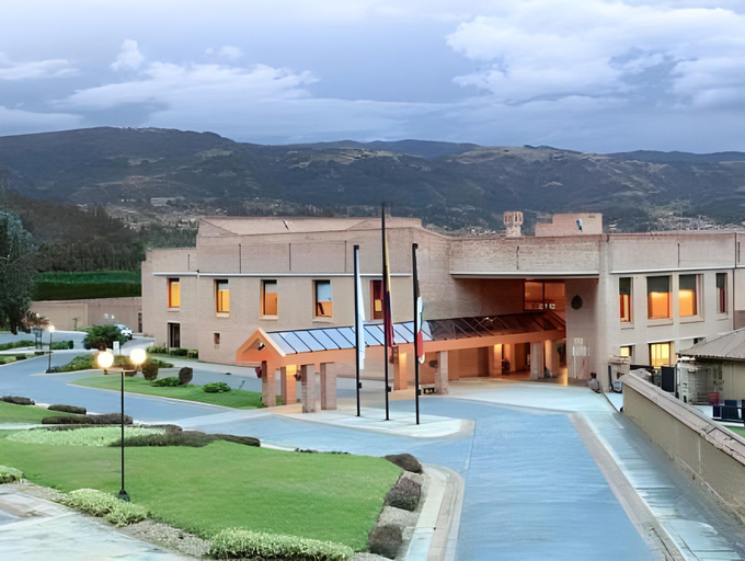 Exterior & Views