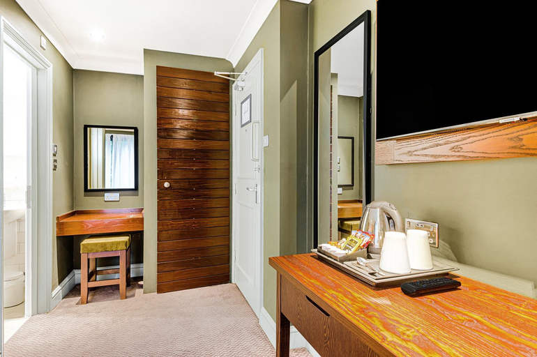 Bedroom 2, Inn on the Lake by Innkeeper's Collection, Surrey