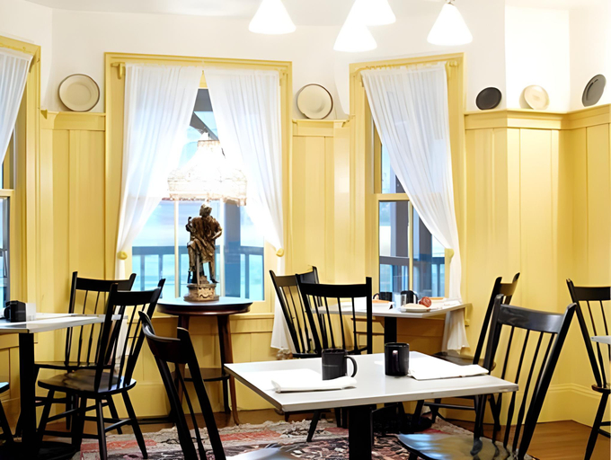 Food & Drinks 5, The Porches Inn at Mass MoCA, Berkshire