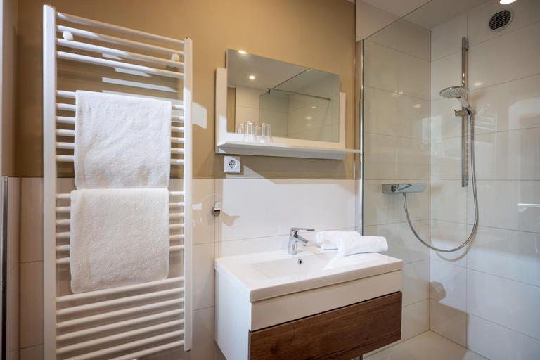 Bathroom 3, Hotel Baumgarten & Chalet Baumgarten, Kufstein