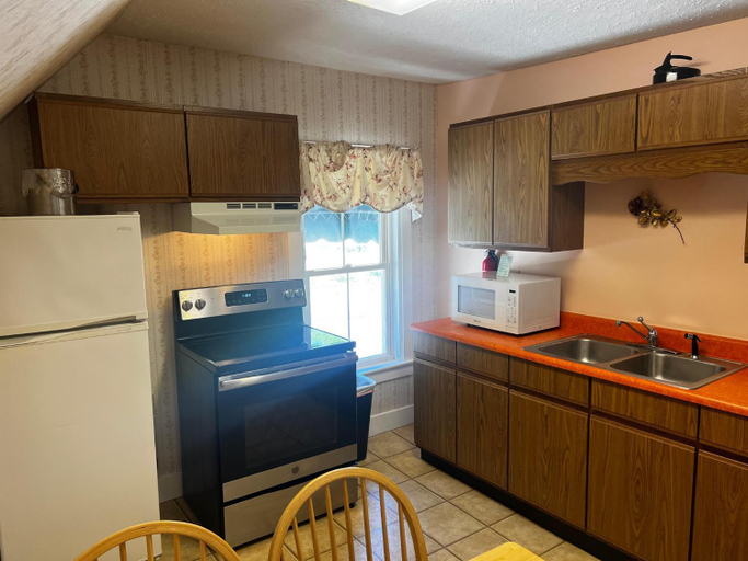 Others 4, Claddagh Motel & Suites, Knox