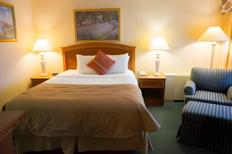 Bedroom 3, Lifestyle Inn Cedar Falls, Black Hawk