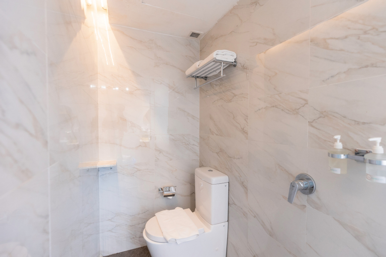 Bathroom 19