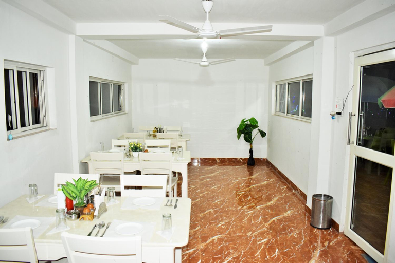 Food & Drinks 5, Hotel Sakura House, Gaya
