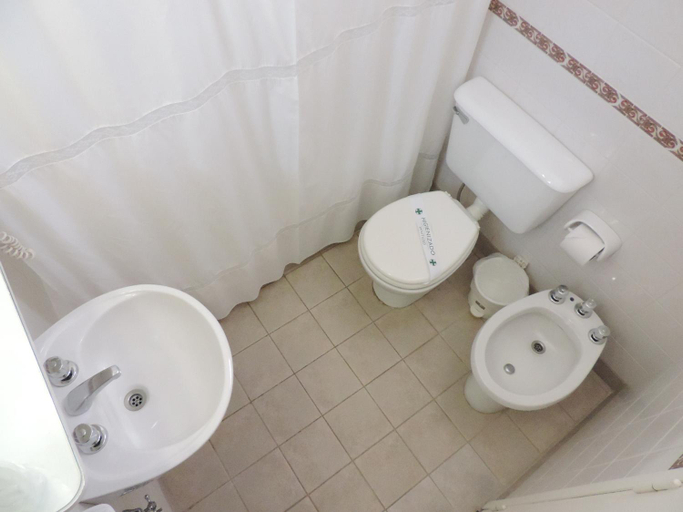 Bathroom, Hotel Galicia, Rawson