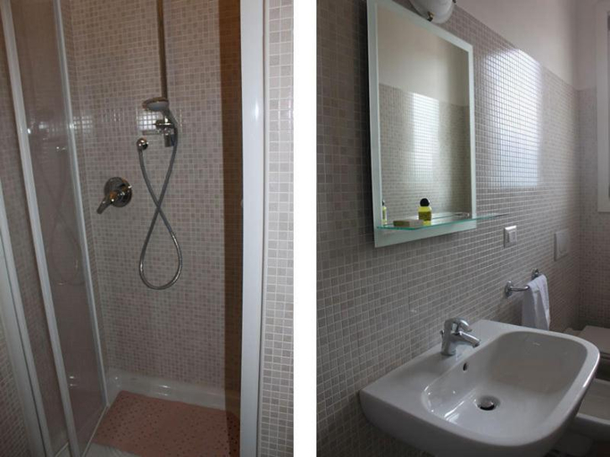 Bathroom 2, B&B Partenza Funivia, Lecco