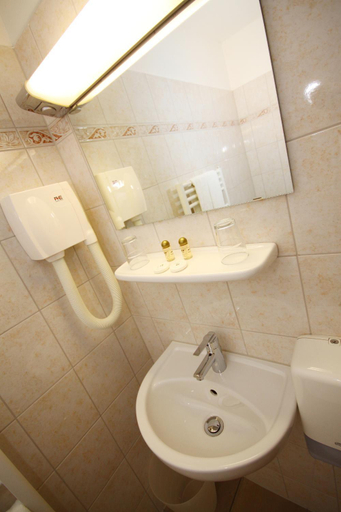 Bathroom 2, Hotel-Gasthof Restaurant Murblick, Murtal