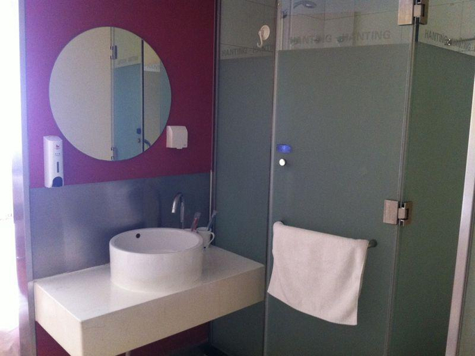 Bathroom, HanTing Hotel (Beijing Madian Bridge Subway Station), Beijing