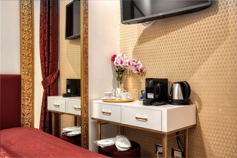 Others 5, TREVI luxury with terrace, Roma