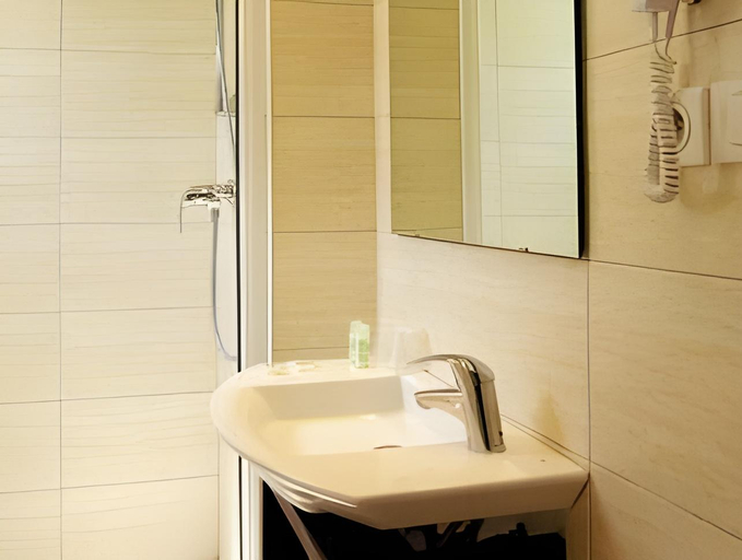 Bathroom 5, Helgon Hotel – Lourdes Pyrenees, Hautes-Pyrénées