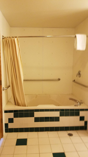 Bathroom 4, Inn of the Pines, Adams