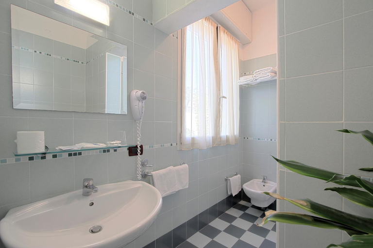 Bathroom 3, Hotel Corallo, Ravenna
