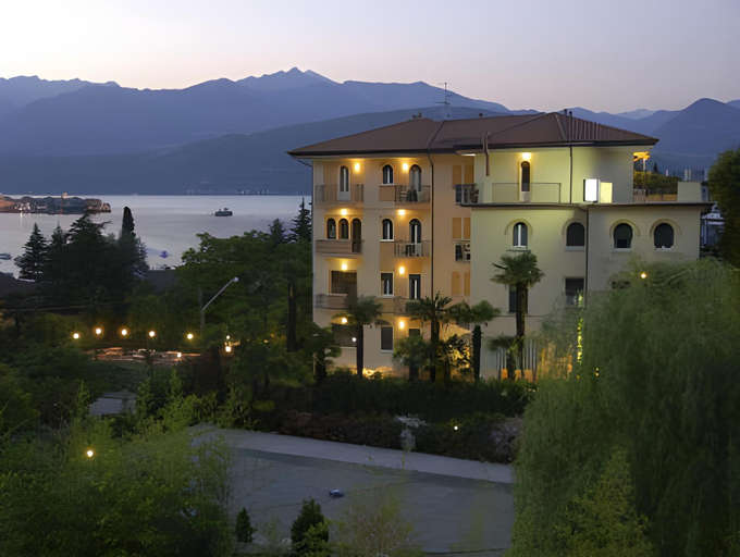 Exterior 6