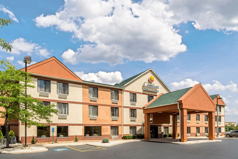Comfort Inn & Suites near Tinley Park Amphitheater, Will