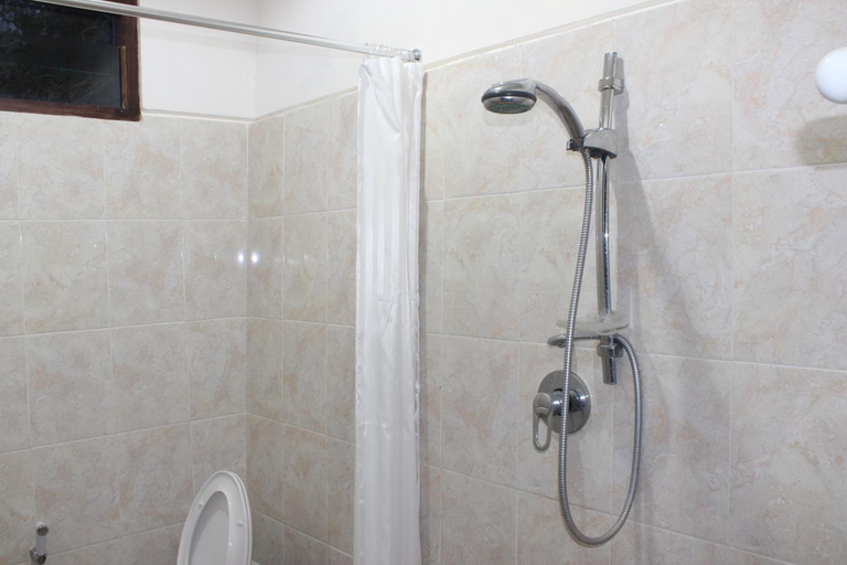 Bathroom 3, Dangin Mangkalan Homestay, Buleleng