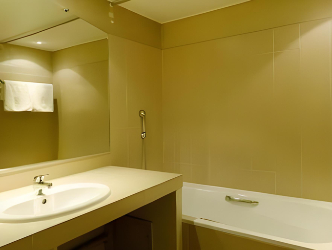 Bathroom 4, Amiraute, Var