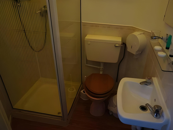 Bathroom 4, The Shores Hotel, Central Blackpool, Blackpool