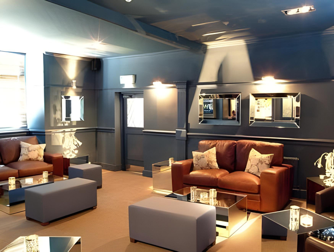 Public Area 2, The World's End - Northampton, Northamptonshire
