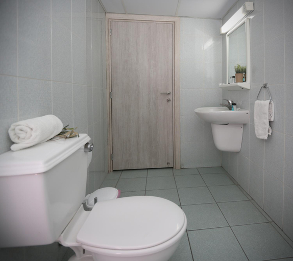 Bathroom, Pier Beach Hotel Apartments