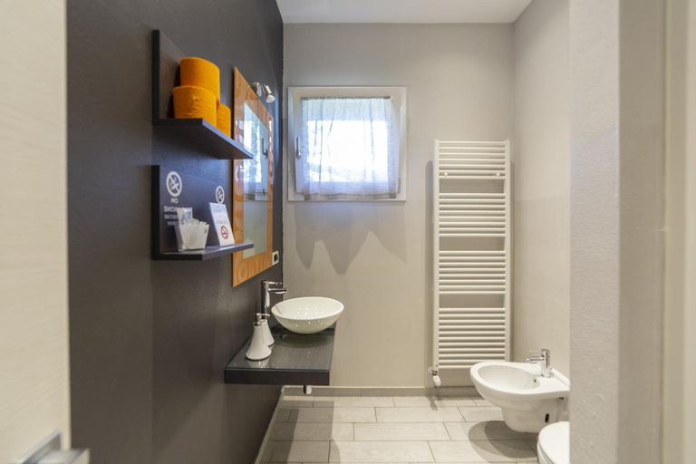 Bathroom 5, Anda e Rianda, Florence