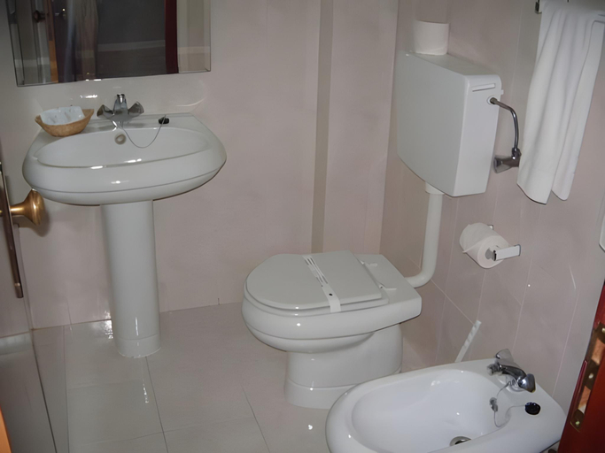 Bathroom 5, Flor Da Rocha, Portimão