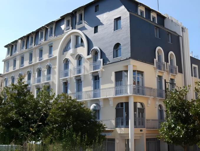 Exterior & Views 2, Brit Hotel de Grignan, Allier