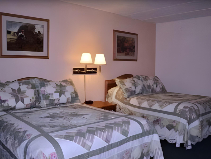 Bedroom 2, Gladstone Inn and Suites, Stutsman