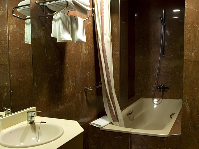 Bathroom 2, Rua Salamanca Hotel, Salamanca