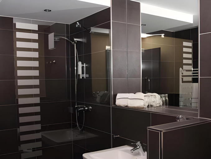 Bathroom 4, Hotel Central Regensburg CityCentre, Sure Hotel Collection by Best Western, Regensburg