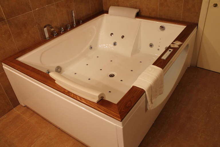Bathroom 14