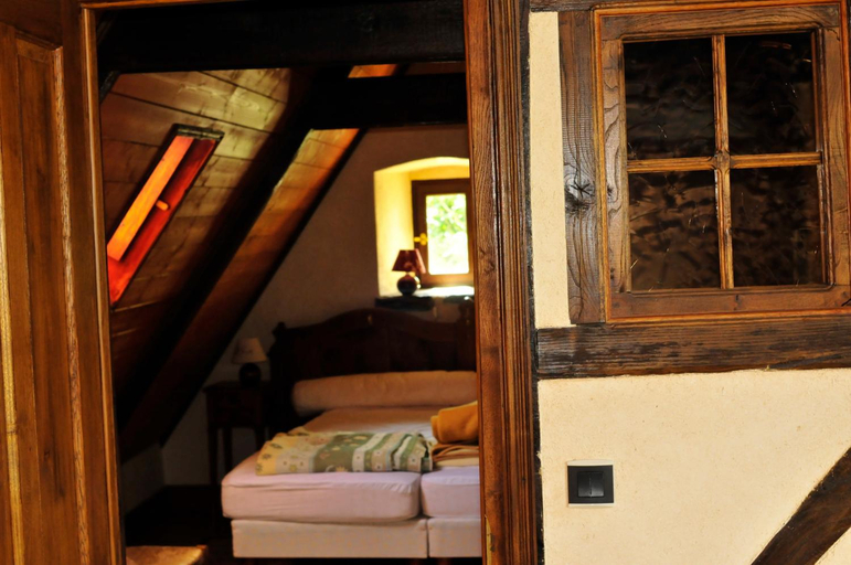 Bedroom 2, Yourte Roulotte et Gite de la Laita, Finistère
