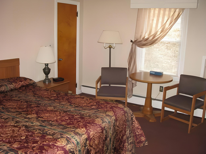 Bedroom 2, Colonial Inn & Creamery, Schuyler