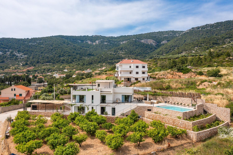2, Luxury Villa Envivo Komiza with heated pool and professional gym, Komiža