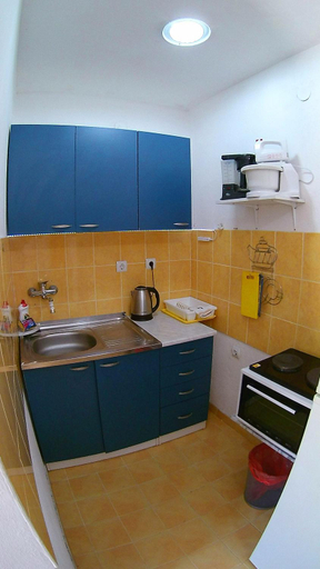 Others 2, Apartments Ceca