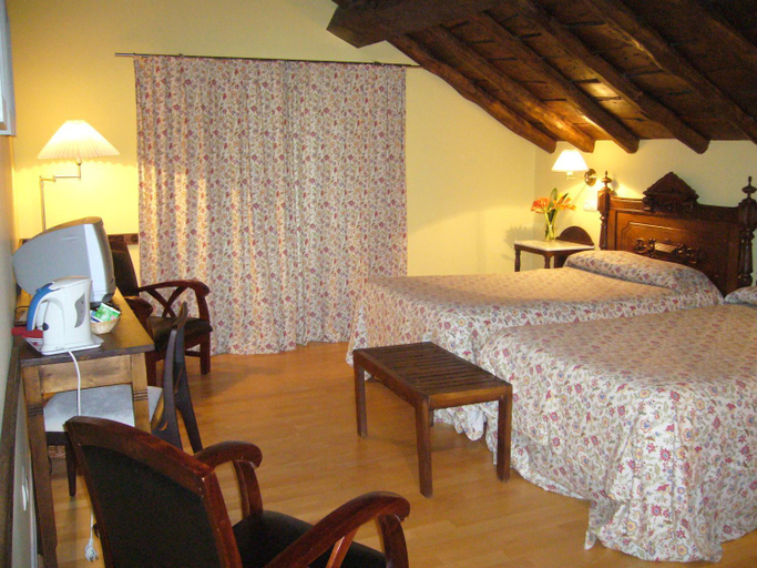 Bedroom 2, Hotel Rural Casa Roja, Asturias