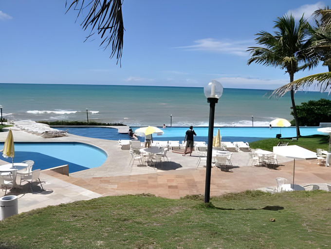 Exterior & Views 18