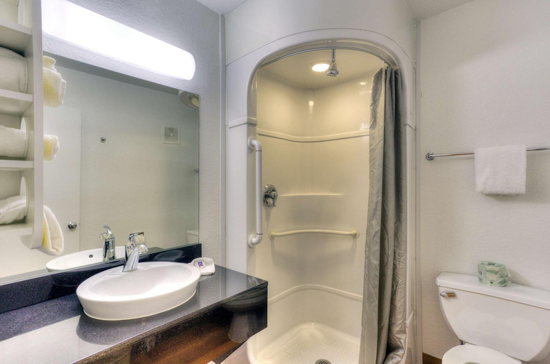 Bathroom 15