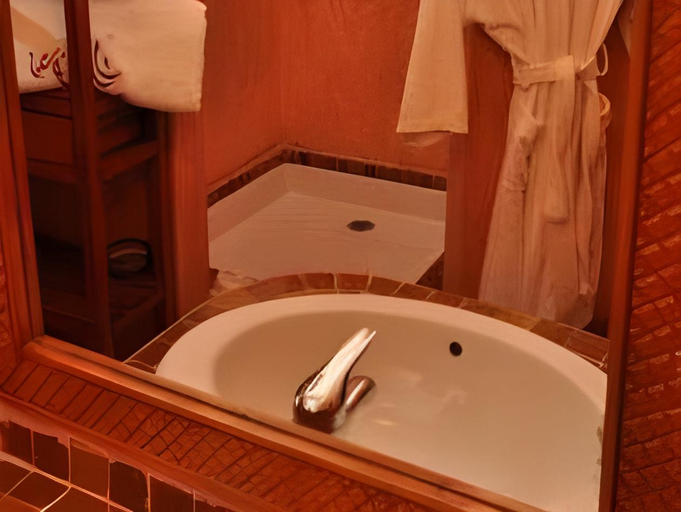 Bathroom 2, Riad Alhambra, Skhirate-Témara