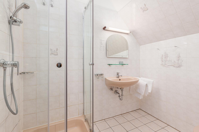Bedroom 3, Hotel Landgasthof Holzer, Unna