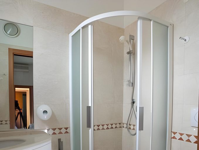 Bathroom 4, Gaby, Rimini